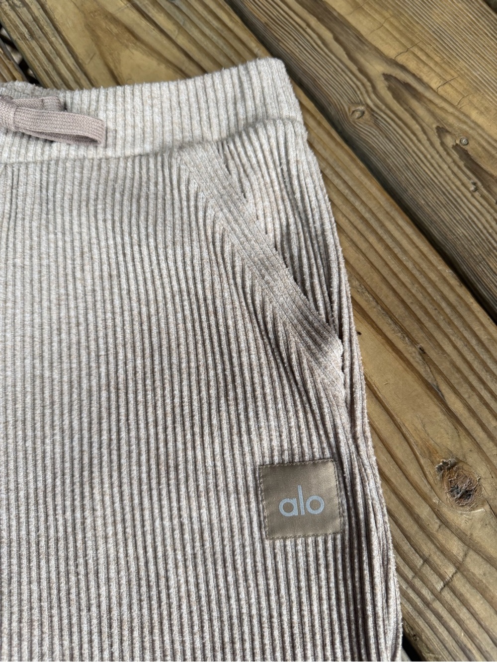 ALO Yoga Muse Ribbed Sweatpants Joggers Beige Taupe Size Small
